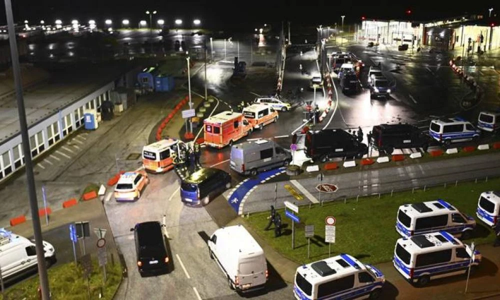 Σε εξέλιξη το θρίλερ στο αεροδρόμιο του Αμβούργου: Ένοπλος Τούρκος κρατά όμηρο το παιδί του